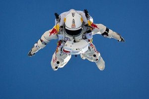 space-jump-skydive-red-bull-stratos-felix-baumgartner
