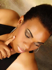 Sarah Thomas headshot